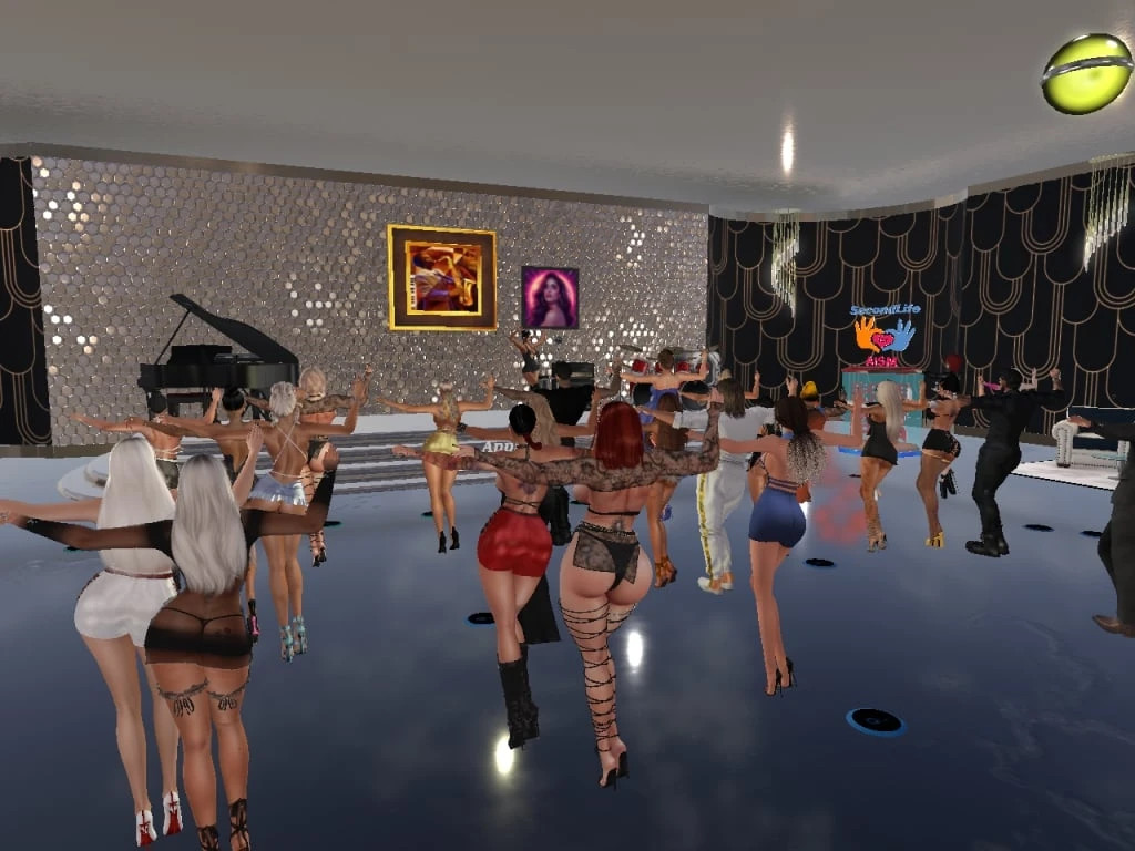 12 MAGGIO 2026 - Club "LA DOLCE MOVIDA" con DJ ELISA